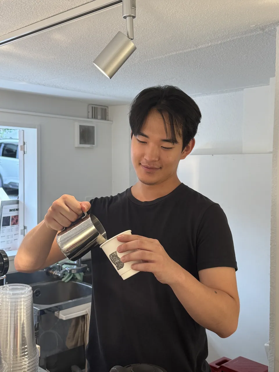 S/CAFEスタッフのグク